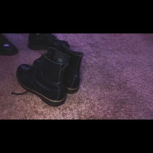 DR. MARTEN 101'S SIZE 8 MEN/9 WOMEN